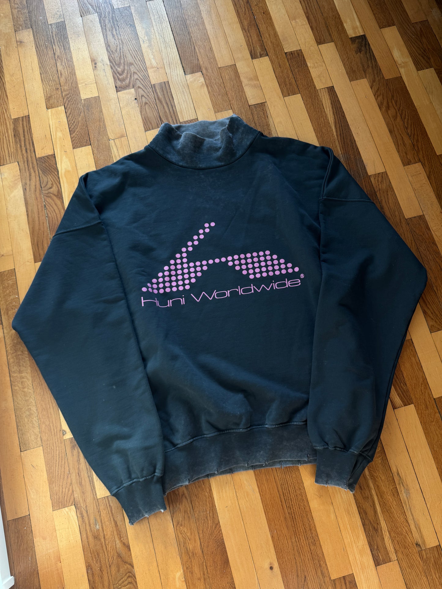 Huni Worldwide Sweater