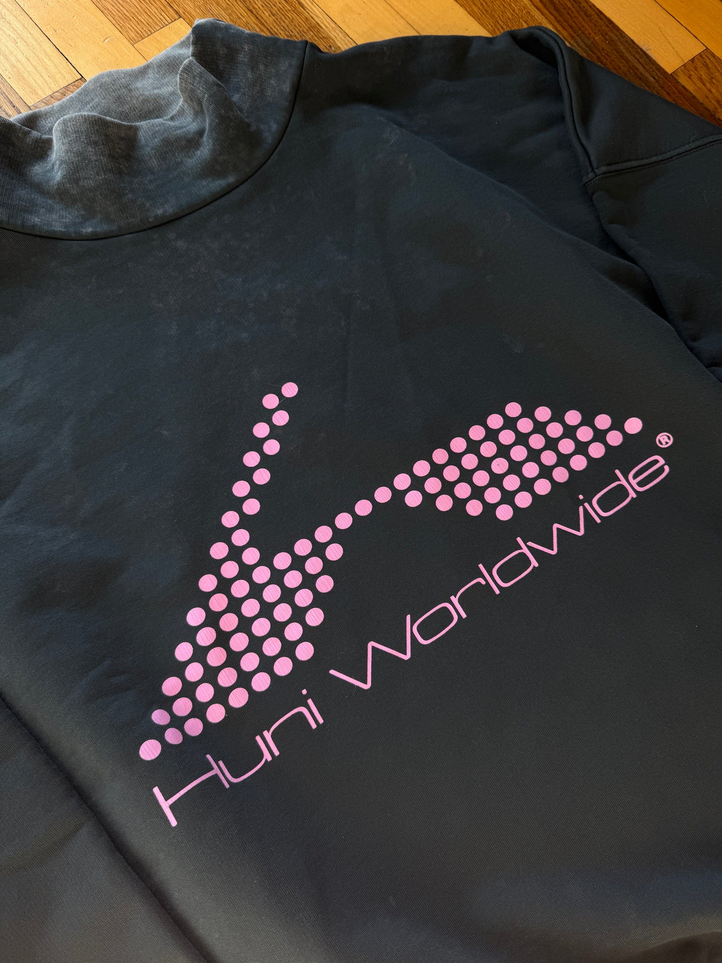 Huni Worldwide Sweater