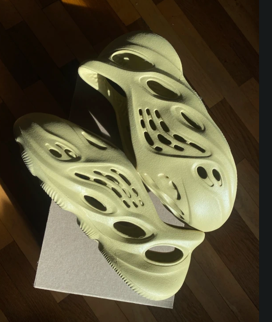 Yeezy Foam RNNR Sulfur