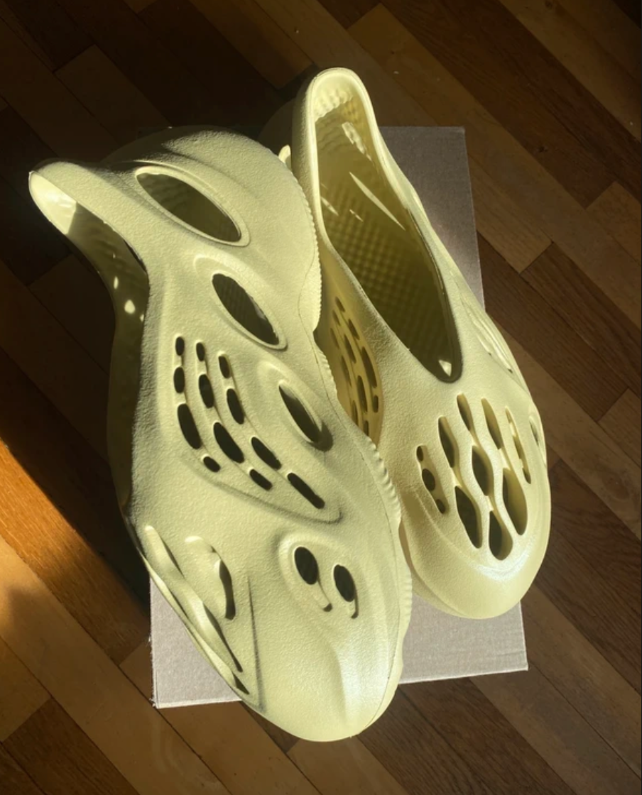Yeezy Foam RNNR Sulfur