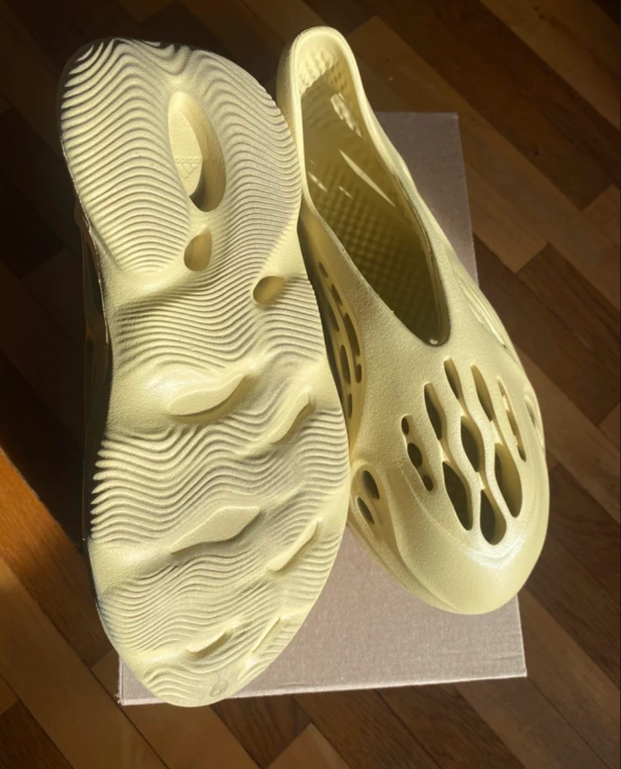 Yeezy Foam RNNR Sulfur